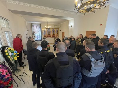 У Херсоні попрощались з Олексієм Кондаком, який загинув під час обстрілу Центрального ринку У Херсоні попрощались з Олексієм Кондаком, який загинув під час обстрілу Центрального ринку