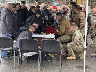 На Черкащині попрощалися із загиблим поблизу Костянтинівки захисником На Черкащині попрощалися із загиблим поблизу Костянтинівки захисником