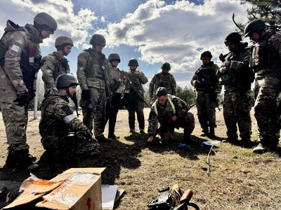 У тренувальному таборі 46 окремої аеромобільної бригади ДШВ відбувся інтенсив для цивільних У тренувальному таборі 46 окремої аеромобільної бригади ДШВ відбувся інтенсив для цивільних