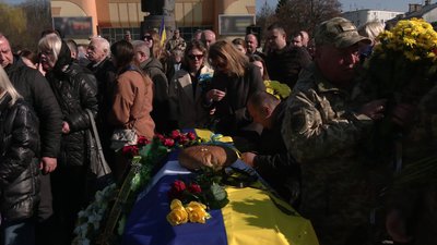 З військовим Леонідом Ушловим попрощалися у Рівному З військовим Леонідом Ушловим попрощалися у Рівному