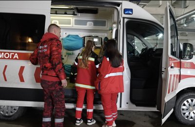 “FPV ганяються за нашими авто”: як працюють фахівці екстреної допомоги на прикордонній Сумщині “FPV ганяються за нашими авто”: як працюють фахівці екстреної допомоги на прикордонній Сумщині