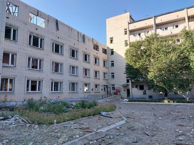 "Коли ви нас заберете додому?": як живуть мешканці розбомбленого в Сумах пансіонату для літніх людей "Коли ви нас заберете додому?": як живуть мешканці розбомбленого в Сумах пансіонату для літніх людей