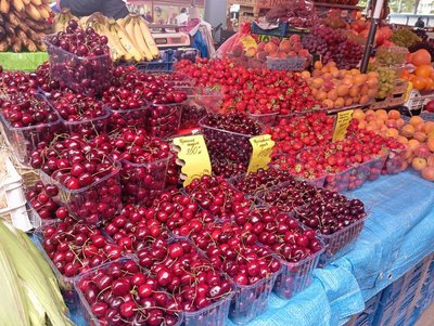 Коли подешевшає черешня на ринках Хмельницького Коли подешевшає черешня на ринках Хмельницького