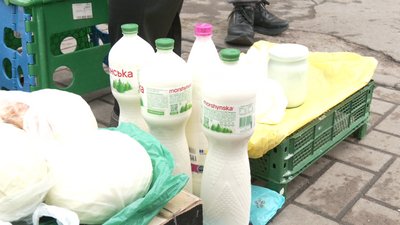 У Житомирі на Житньому ринку здорожчала молочна продукція: що кажуть продавці, покупці та експерт У Житомирі на Житньому ринку здорожчала молочна продукція: що кажуть продавці, покупці та експерт
