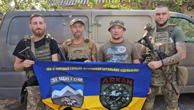 Відбивають штурми, доставляють боєприпаси та беруть у полон дронами: інтерв'ю з військовим взводу БпЛА "Аркан" Відбивають штурми, доставляють боєприпаси та беруть у полон дронами: інтерв'ю з військовим взводу БпЛА "Аркан"