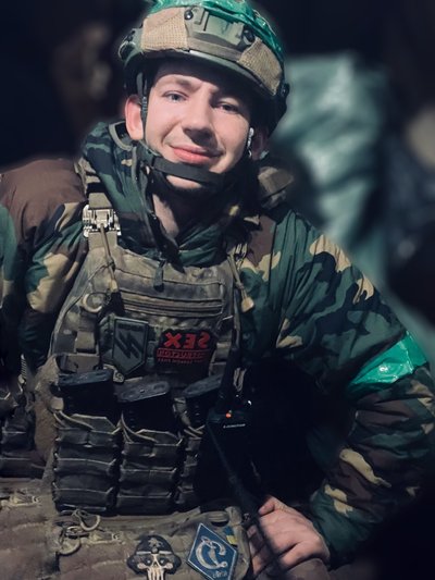 Іван пройшов важкі бої у Серебрянському лісі, брав участь у Нью-Йоркській кампанії на Донеччині Іван пройшов важкі бої у Серебрянському лісі, брав участь у Нью-Йоркській кампанії на Донеччині
