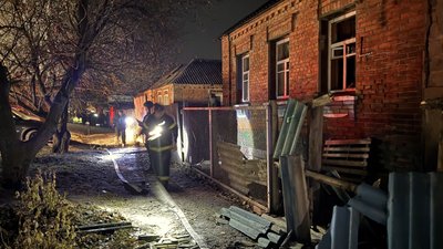 Росія вдарила БпЛА по Київському району Харкова: з пожежі врятували людей Росія вдарила БпЛА по Київському району Харкова: з пожежі врятували людей
