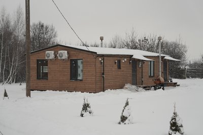 "Все гарно, тільки погреба нема". Як облаштовуються в новому модульному містечку родини переселенців на Сумщині "Все гарно, тільки погреба нема". Як облаштовуються в новому модульному містечку родини переселенців на Сумщині