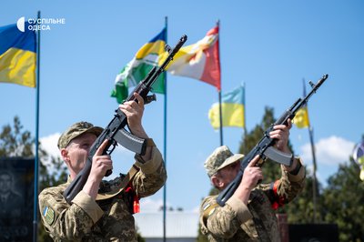 "Ми шукали і до останнього вірили, що він живий": в Одесі попрощалися з 31-річним військовим Ігорем Яциком "Ми шукали і до останнього вірили, що він живий": в Одесі попрощалися з 31-річним військовим Ігорем Яциком