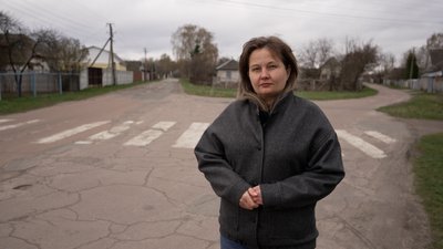 Дім та пошкодження через влучання: атака РФ на Вознесенське неподалік Чернігова Дім та пошкодження через влучання: атака РФ на Вознесенське неподалік Чернігова