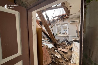 "Не підлягає ремонту, тут тільки зносити": фото пошкодженого будинку через атаку РФ на Одещину "Не підлягає ремонту, тут тільки зносити": фото пошкодженого будинку через атаку РФ на Одещину