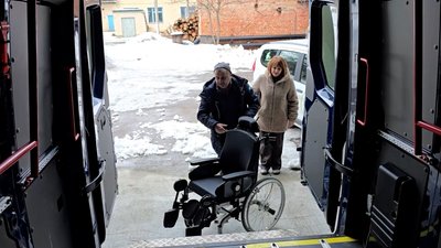 Соціальне таксі на Чернігівщині: як у Сосницькій громаді працює таксі для маломобільних Соціальне таксі на Чернігівщині: як у Сосницькій громаді працює таксі для маломобільних
