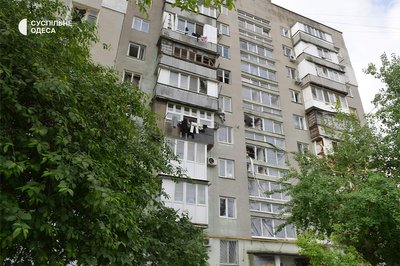 "Спочатку я виніс дитину, потім побіг гасити": мешканець багатоповерхівки про атаку РФ на Одесу 1 червня "Спочатку я виніс дитину, потім побіг гасити": мешканець багатоповерхівки про атаку РФ на Одесу 1 червня