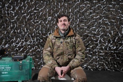 "Потроху підлітаю до нього і вражаю". Оператор дронів прикордонного загону “Ліцеїст” про роботу по позиціях росіян "Потроху підлітаю до нього і вражаю". Оператор дронів прикордонного загону “Ліцеїст” про роботу по позиціях росіян