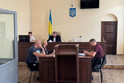 Суд у Києві обирає запобіжний захід одному із керівників детективів Національного антикорупційного бюро Руслану Магамедрасулову (на фото ліворуч), затриманому 21 липня в Дніпрі Суд у Києві обирає запобіжний захід одному із керівників детективів Національного антикорупційного бюро Руслану Магамедрасулову (на фото ліворуч), затриманому 21 липня в Дніпрі