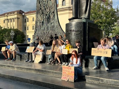 У Києві та регіонах сьомий день тривають протести проти відставки Федорова з посади міністра оборони У Києві та регіонах сьомий день тривають протести проти відставки Федорова з посади міністра оборони