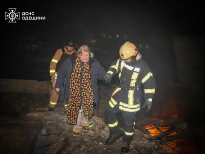Пошкоджені будинки, магазини, автівки, є поранений: армія РФ вчетверте за тиждень атакувала Одесу "шахедами" Пошкоджені будинки, магазини, автівки, є поранений: армія РФ вчетверте за тиждень атакувала Одесу "шахедами"