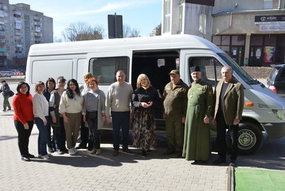 Волонтери, чиновники, влада Волонтери, чиновники, влада