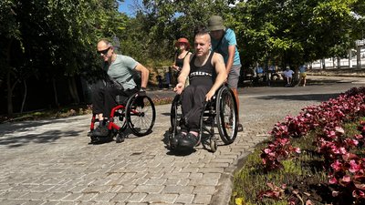 Відпочинок біля моря: у Миколаєві для людей з інвалідністю організовують поїздки на пляж в Одесі Відпочинок біля моря: у Миколаєві для людей з інвалідністю організовують поїздки на пляж в Одесі