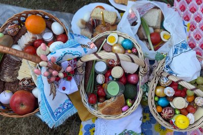 Освячення великодніх кошиків у Церкві Святого Дмитрія Солунського Освячення великодніх кошиків у Церкві Святого Дмитрія Солунського