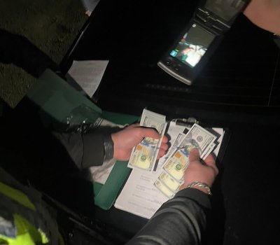 У Києві затримали безоплатного адвоката, який вимагав хабар для судді У Києві затримали безоплатного адвоката, який вимагав хабар для судді