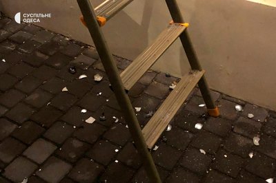 "Дим, всі почали тікати, кричати": що розповіли очевидці атаки РФ по центру Одеси "Дим, всі почали тікати, кричати": що розповіли очевидці атаки РФ по центру Одеси