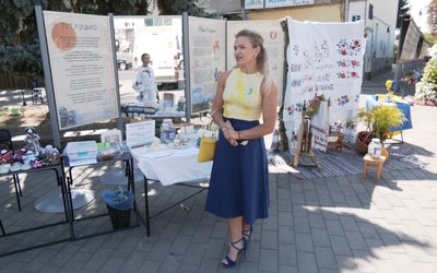 Акція "Мій прапор – блакитно-жовтий" у Луцьку — спортсменка Ірина Климець Акція "Мій прапор – блакитно-жовтий" у Луцьку — спортсменка Ірина Климець