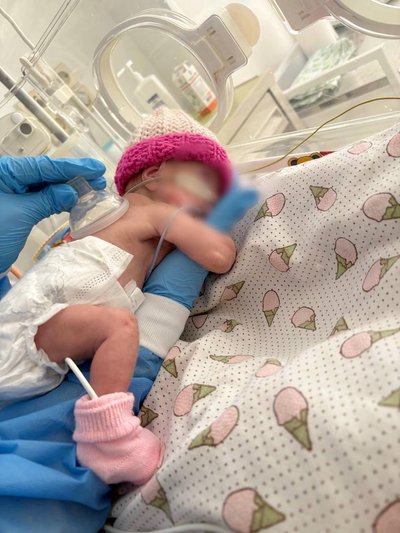 Марічка народилася на шостому місяці вагітності Марічка народилася на шостому місяці вагітності