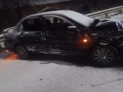 На трасі Київ-Чоп на Житомирщині вантажний бус в'їхав в пасажирський автобус На трасі Київ-Чоп на Житомирщині вантажний бус в'їхав в пасажирський автобус