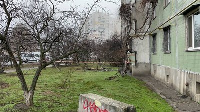 У Черкасах уламки "шахеда" влучили в балкон багатоповерхівки