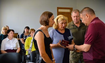 На Одещині рідним загиблих захисників вручили державні нагороди