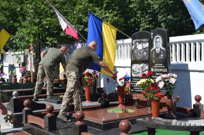 У Вінниці вшанували пам'ять загиблого льотчика Дмитра Майбороди У Вінниці вшанували пам'ять загиблого льотчика Дмитра Майбороди