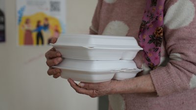 Безоплатні обіди у Сумах : як працює благодійна кухня Безоплатні обіди у Сумах : як працює благодійна кухня