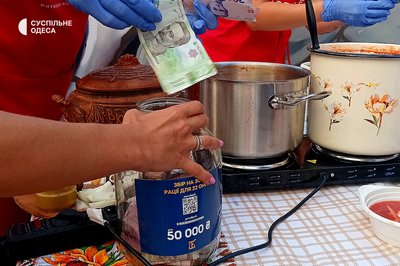 В Одесі провели фестиваль борщу до Дня Незалежності В Одесі провели фестиваль борщу до Дня Незалежності