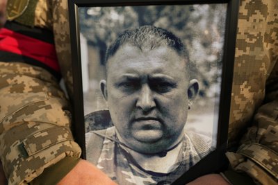 У Сумах попрощалися з військовослужбовцем Сергієм Мальцевим У Сумах попрощалися з військовослужбовцем Сергієм Мальцевим