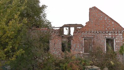 Пошкоджений обстрілом будинок у Великій Данилівці у Харкові Пошкоджений обстрілом будинок у Великій Данилівці у Харкові