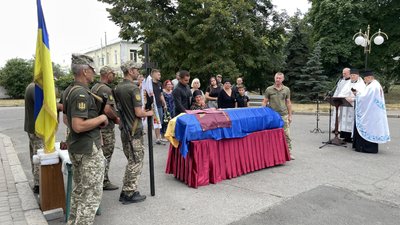 У Полтаві попрощалися із загиблим на війні з РФ солдатом Миколою Барановським У Полтаві попрощалися із загиблим на війні з РФ солдатом Миколою Барановським