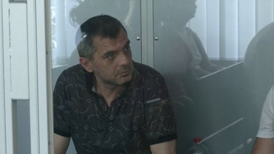 Підозрюваний Рафаель Турманідзе у Деснянському районному суді Чернігова при розгляді справи Геннадія Широкана Підозрюваний Рафаель Турманідзе у Деснянському районному суді Чернігова при розгляді справи Геннадія Широкана