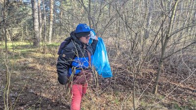 "Марш прибирання": ліс поблизу Луцька очистили від сміття волонтери