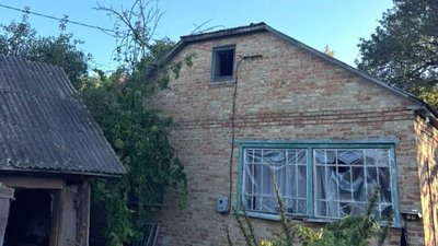 Пошкоджені будинки та лінія електропередачі: що відомо про наслідки дронової атаки на Черкащині Пошкоджені будинки та лінія електропередачі: що відомо про наслідки дронової атаки на Черкащині