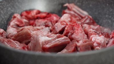 "Кулінарний спадок": господиня з Рівненщини поділилися традиційним рецептом реберець з грибами "Кулінарний спадок": господиня з Рівненщини поділилися традиційним рецептом реберець з грибами