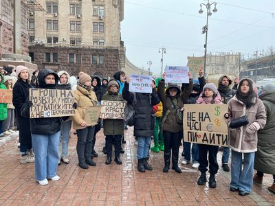 "Гроші на ЗСУ": у центрі Києва відбулася щосуботня акція на підтримку армії "Гроші на ЗСУ": у центрі Києва відбулася щосуботня акція на підтримку армії