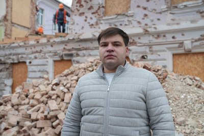 У Сумах демонтують частину пошкодженого ракетною атакою корпусу СумДУ