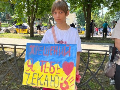 У Черкасах відбулася акція "Не мовчи — полон вбиває" У Черкасах відбулася акція "Не мовчи — полон вбиває"