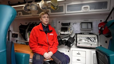 «Забуваєш про все і набагато краще себе почуваєш»: у Чернігові працівники «швидкої» створили футбольну команду «Забуваєш про все і набагато краще себе почуваєш»: у Чернігові працівники «швидкої» створили футбольну команду