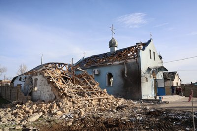 "Понад десять влучань було. Все скрізь летіло та падало". Жителі Чорнобаївки та Степанівки на Херсонщині про удари РФ "Понад десять влучань було. Все скрізь летіло та падало". Жителі Чорнобаївки та Степанівки на Херсонщині про удари РФ