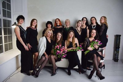 Волонтерки, фотосесія, весна Волонтерки, фотосесія, весна