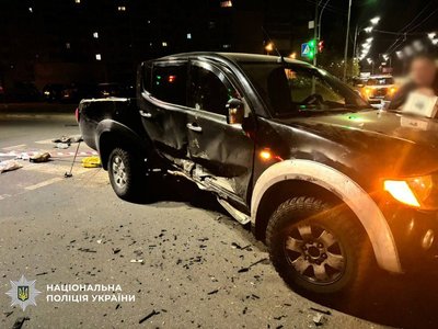 У Києві п'яний водій влаштував ДТП: чотирьох травмованих госпіталізували У Києві п'яний водій влаштував ДТП: чотирьох травмованих госпіталізували