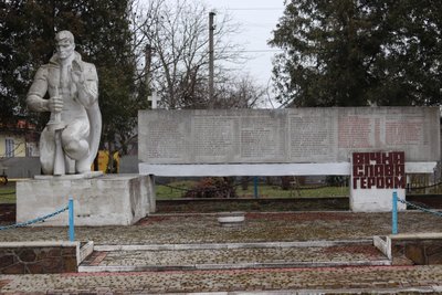 Пам'ятник в Матеївцях Пам'ятник в Матеївцях