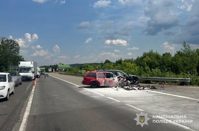 У ДТП біля села Любинці на Львівщині травмувалися шестеро людей, серед них 15-річний підліток У ДТП біля села Любинці на Львівщині травмувалися шестеро людей, серед них 15-річний підліток